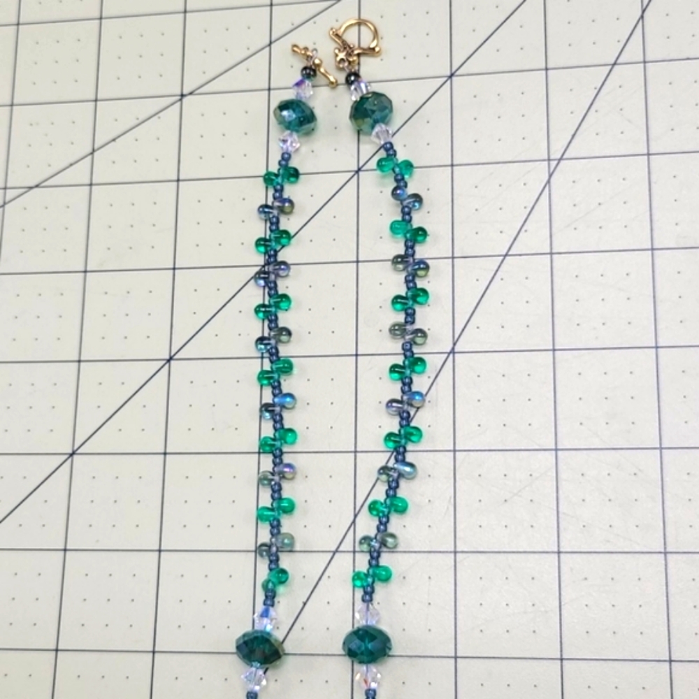 Tree of Life Pendant Green Glass Beaded Necklace - Picture 12 of 14